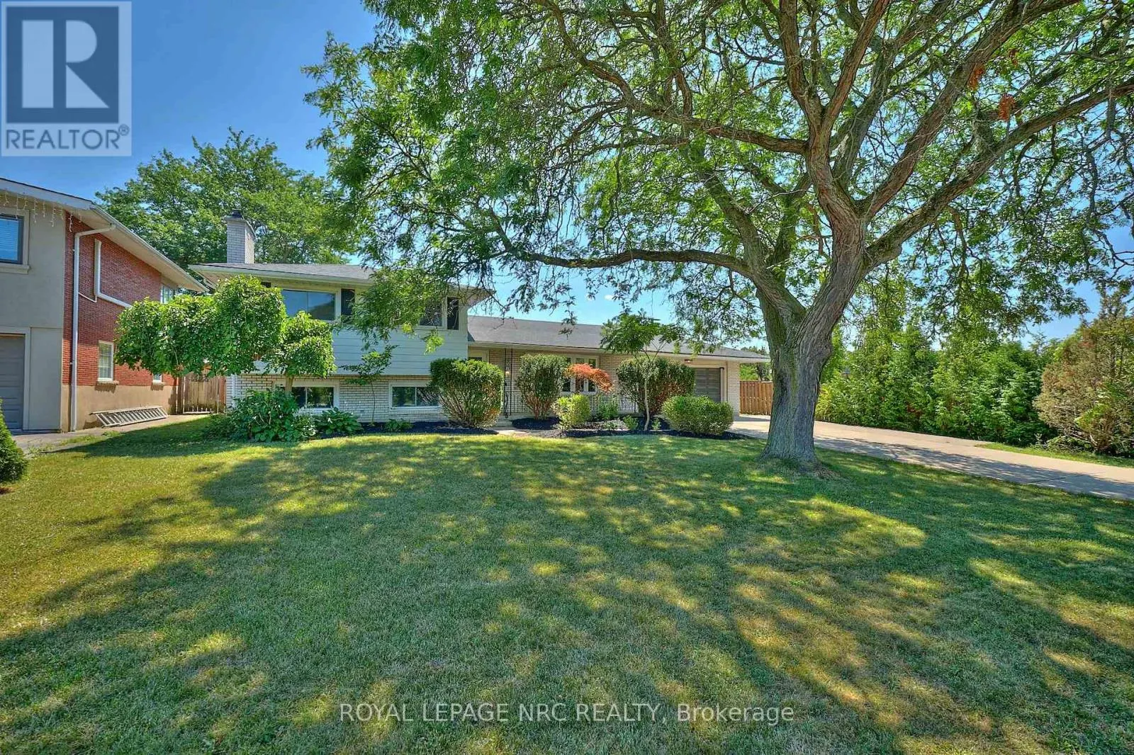 22 OAKRIDGE AVENUE