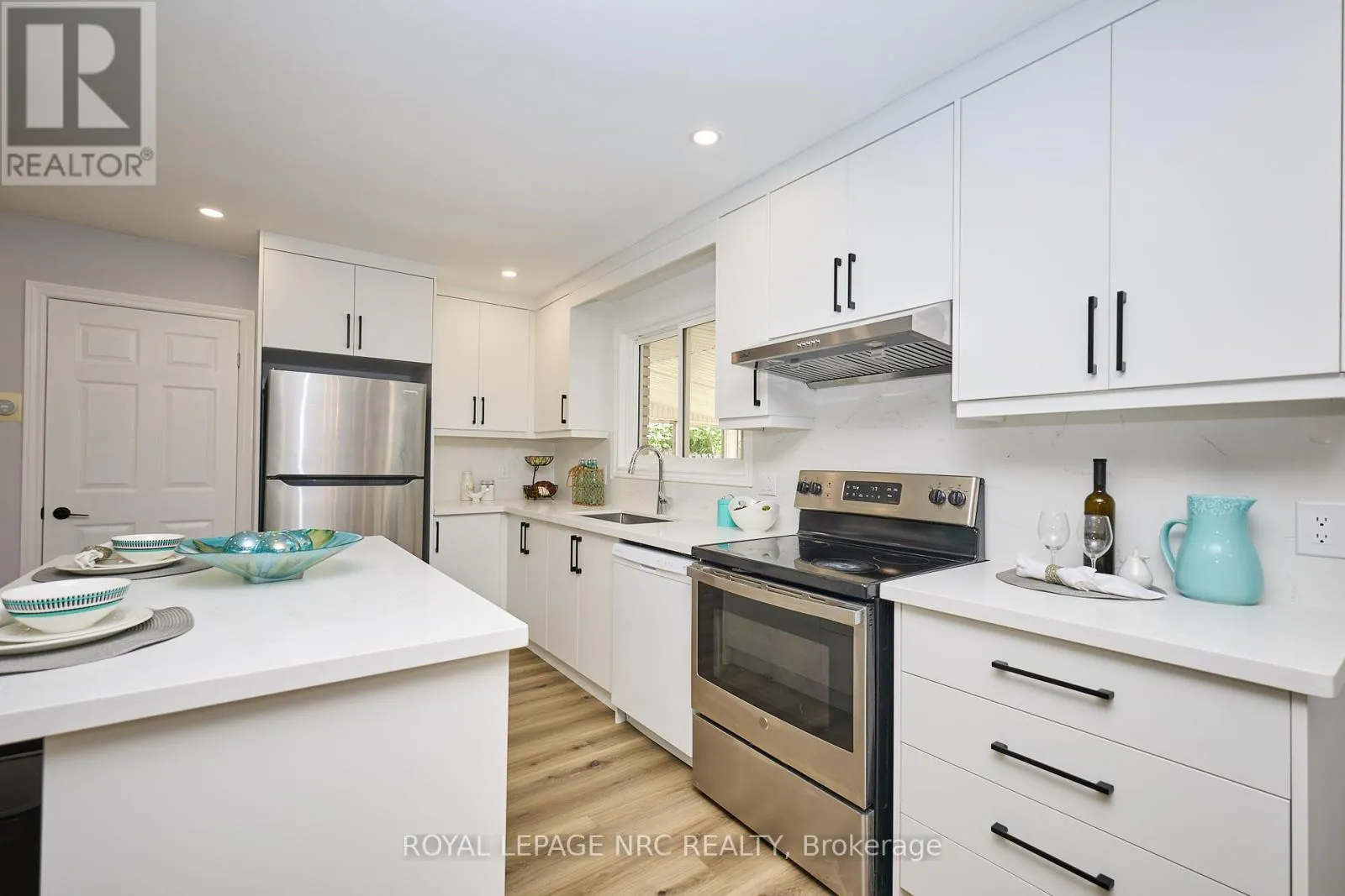 22 OAKRIDGE AVENUE