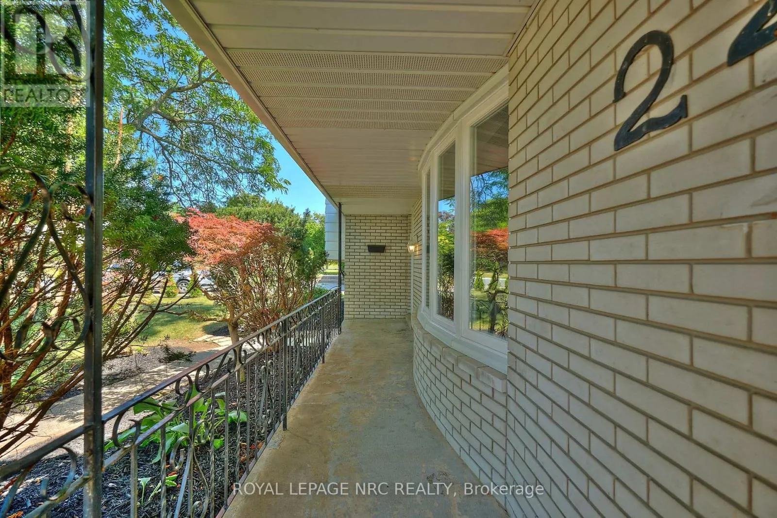 22 OAKRIDGE AVENUE