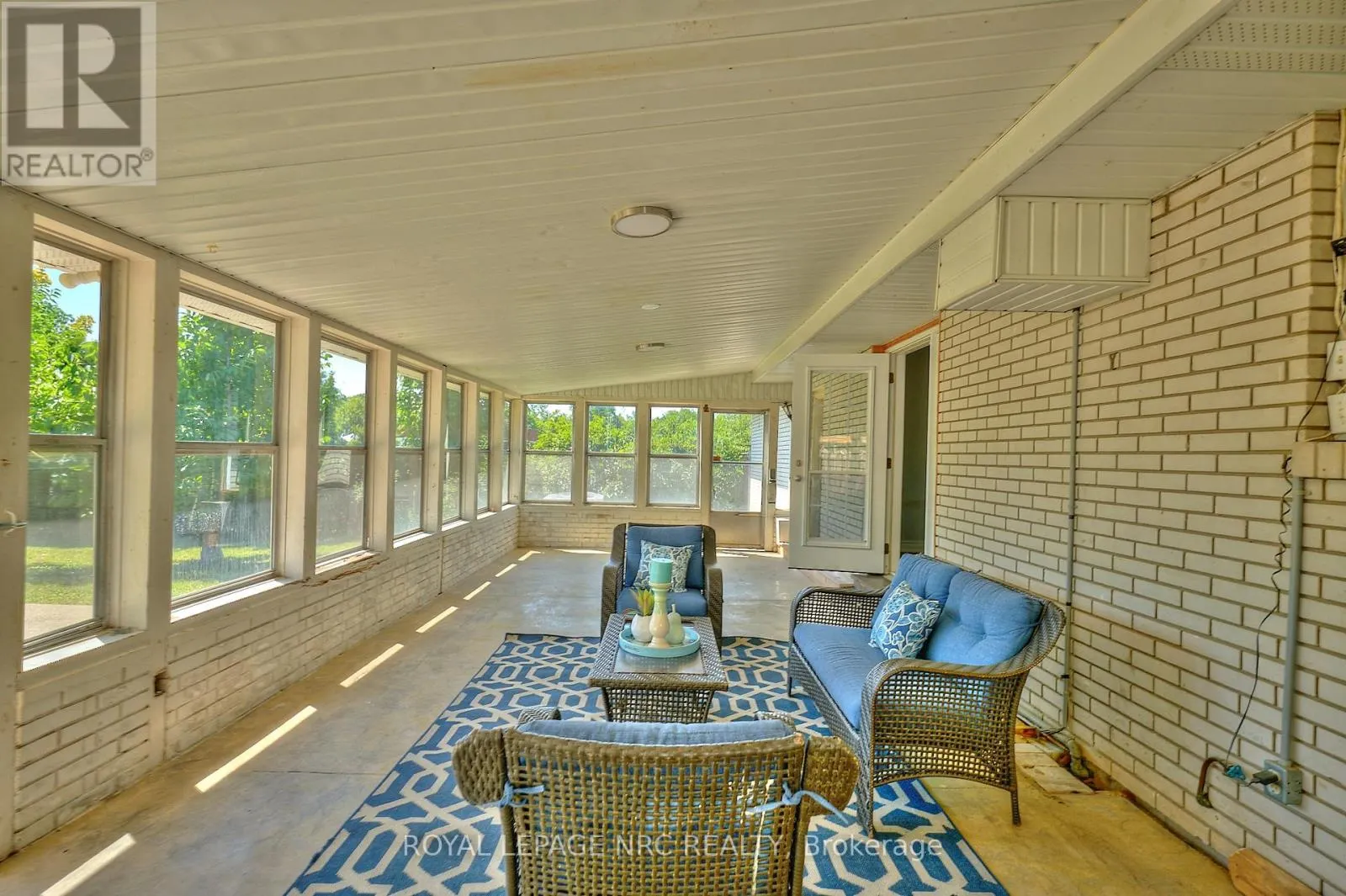 22 OAKRIDGE AVENUE