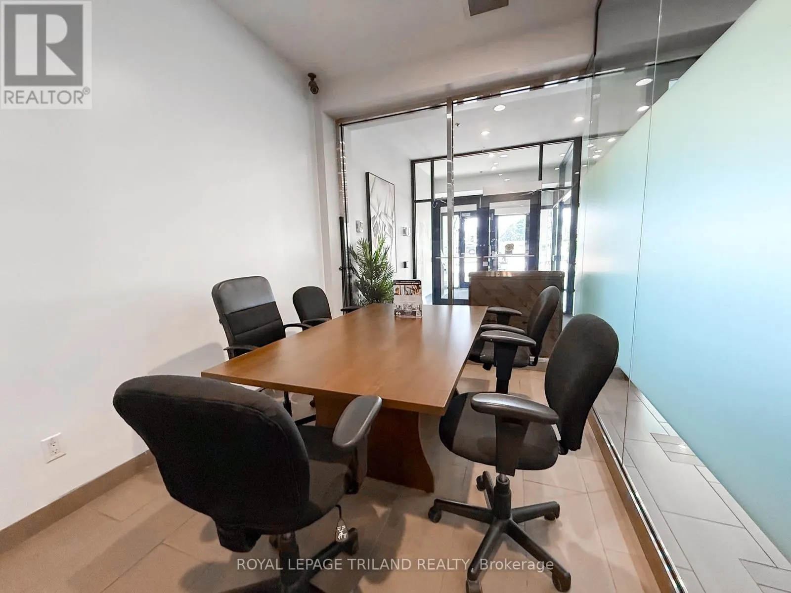 608 - 675 RICHMOND STREET, #608