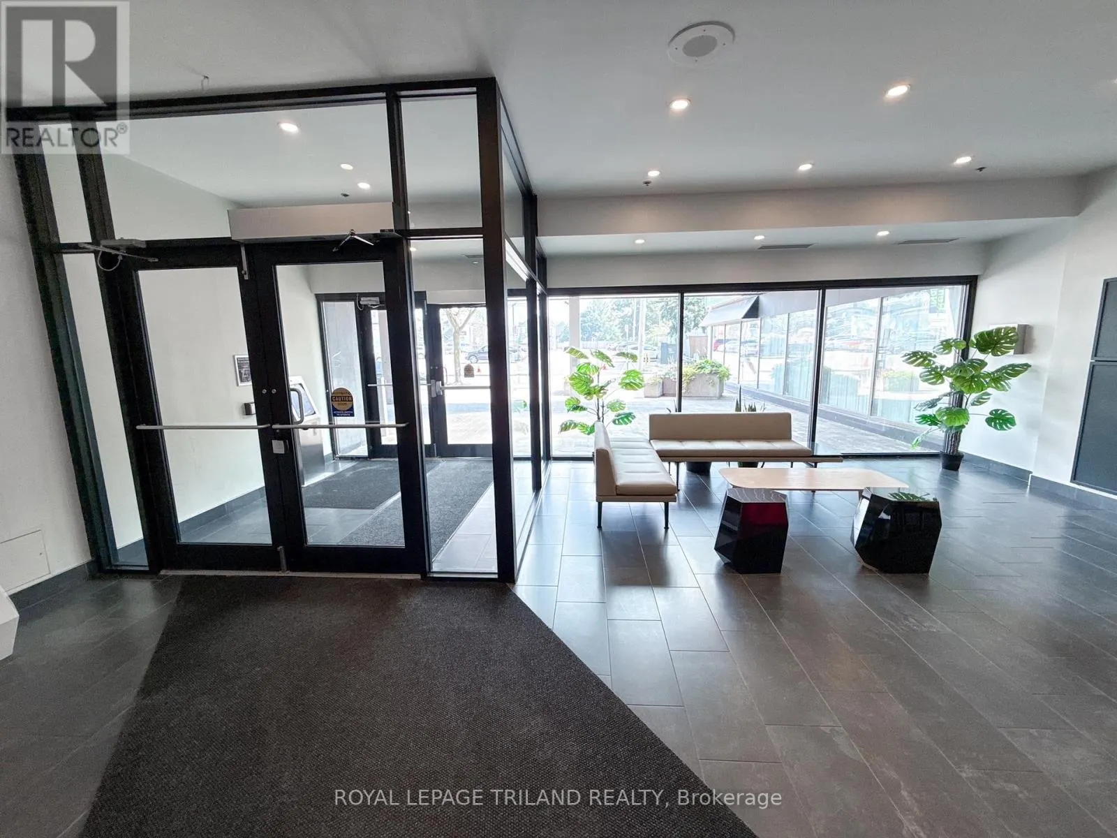 608 - 675 RICHMOND STREET, #608