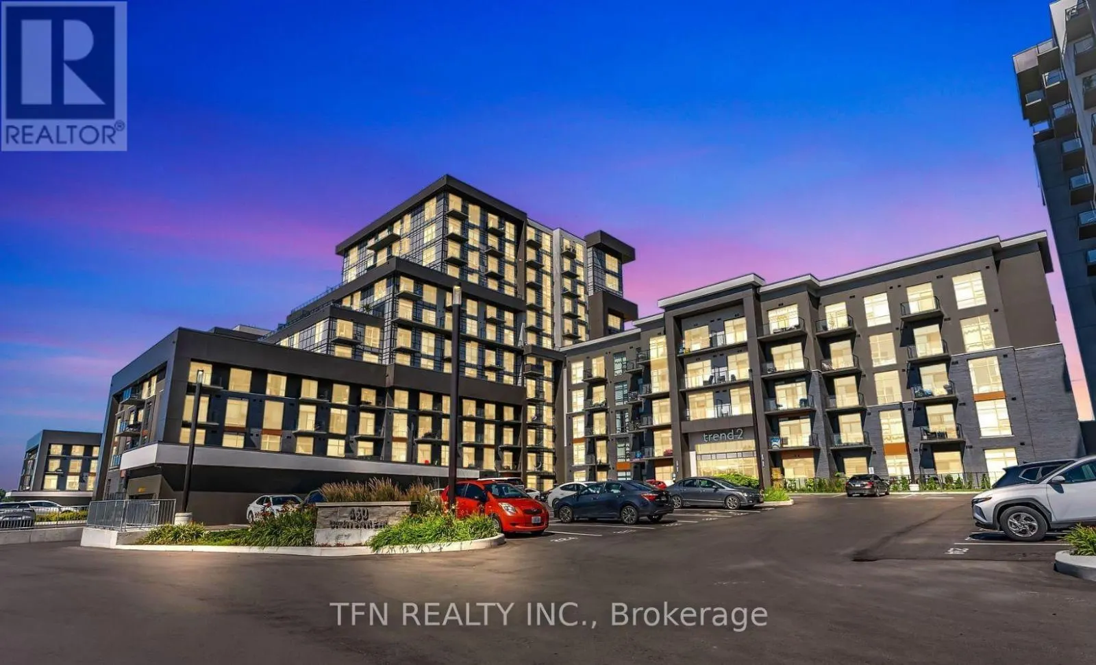 121 - 460 DUNDAS STREET E