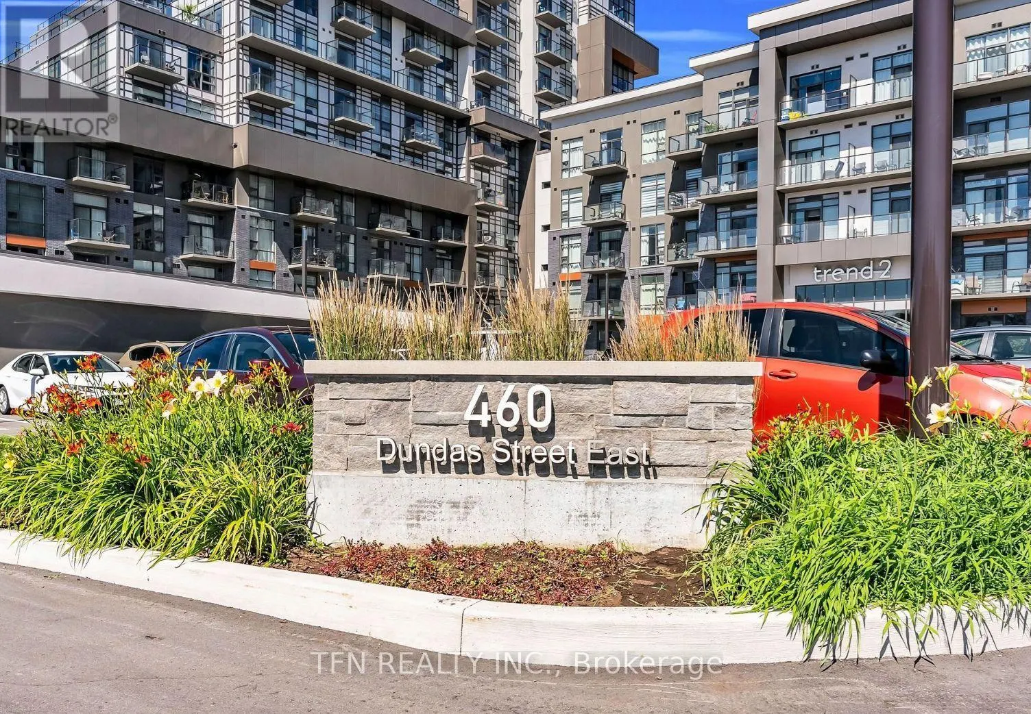 121 - 460 DUNDAS STREET E