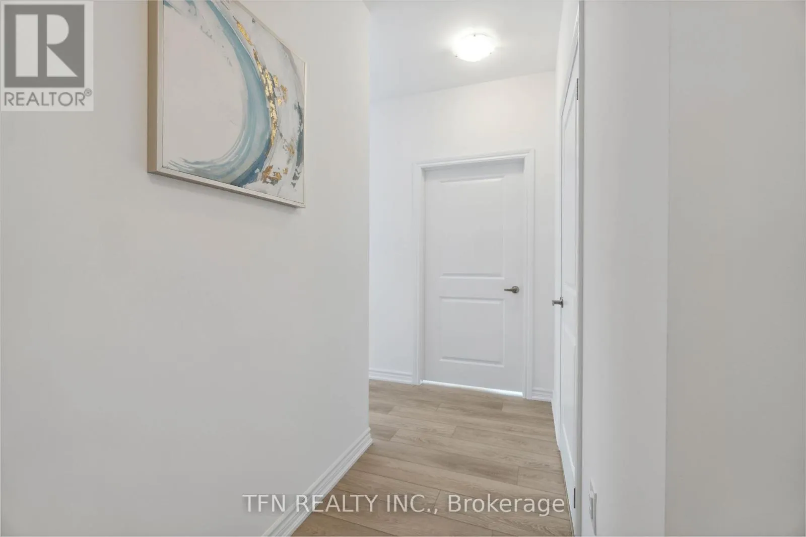 121 - 460 DUNDAS STREET E