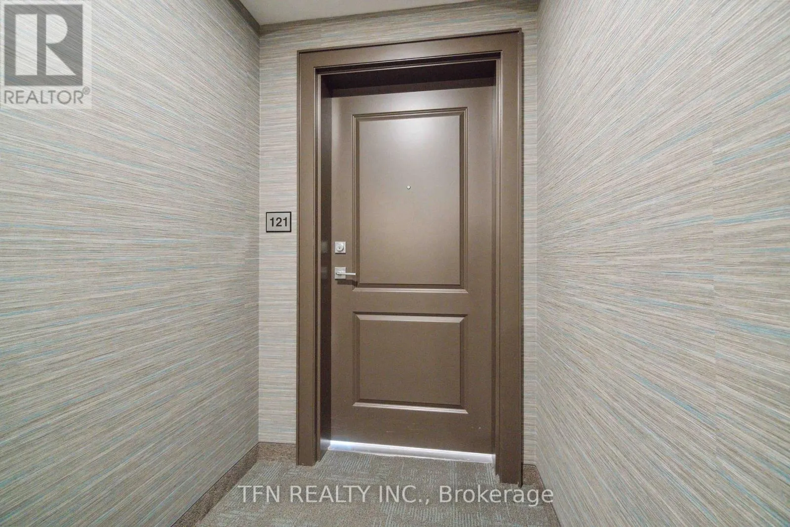 121 - 460 DUNDAS STREET E