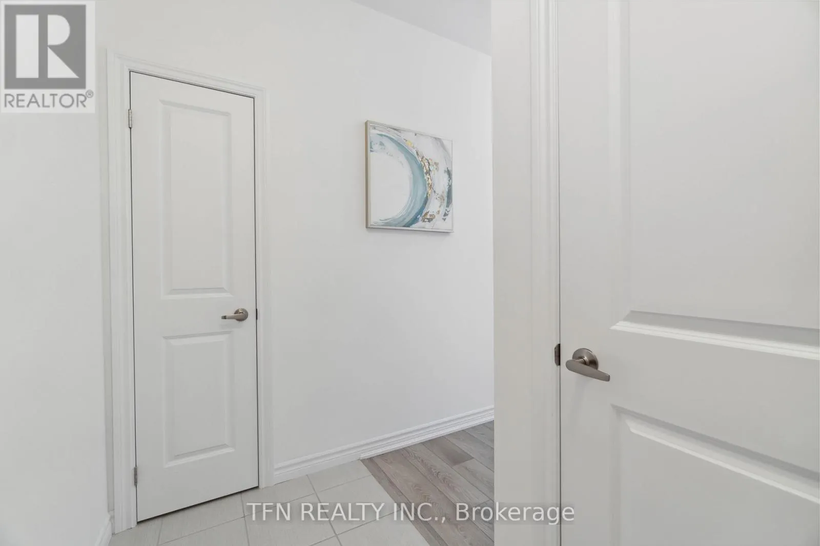121 - 460 DUNDAS STREET E