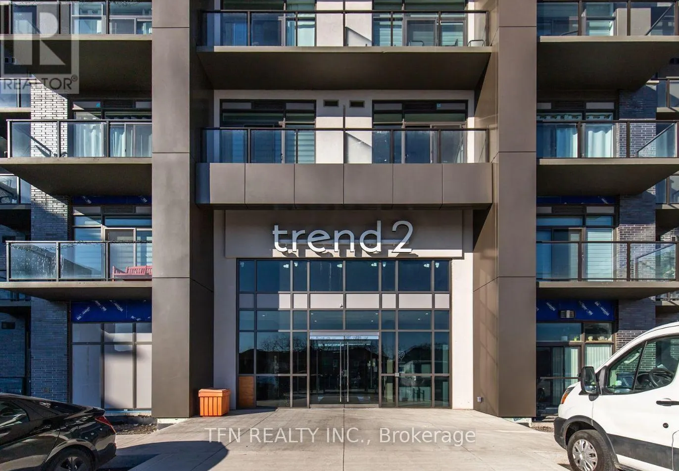 121 - 460 DUNDAS STREET E