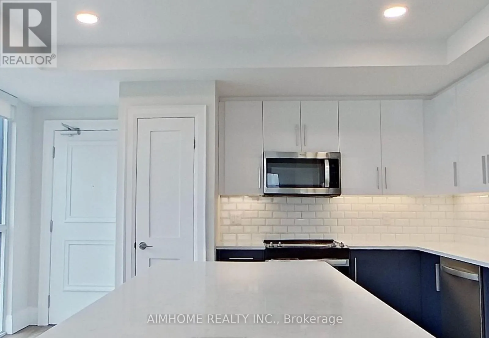 1102 - 460 COLUMBIA STREET W