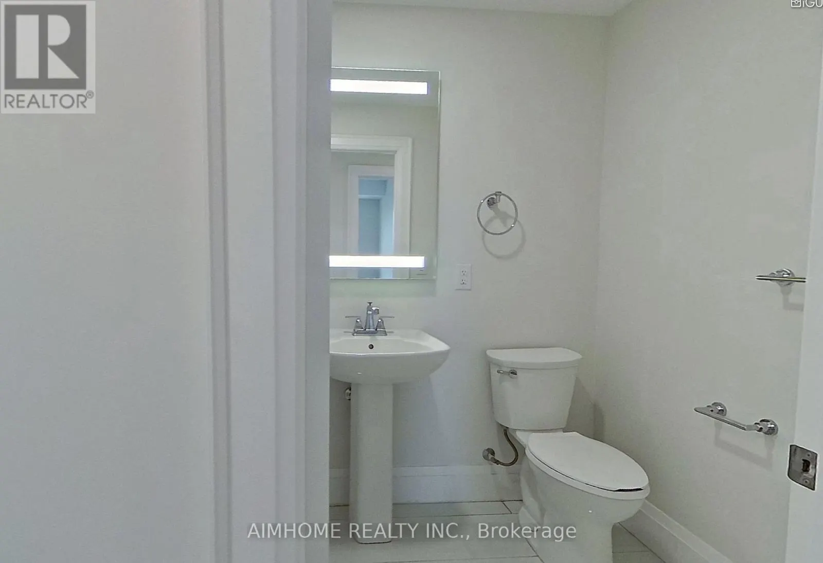 1102 - 460 COLUMBIA STREET W