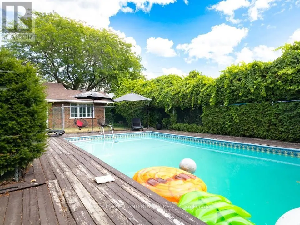 11 MOULINETTE ROAD W