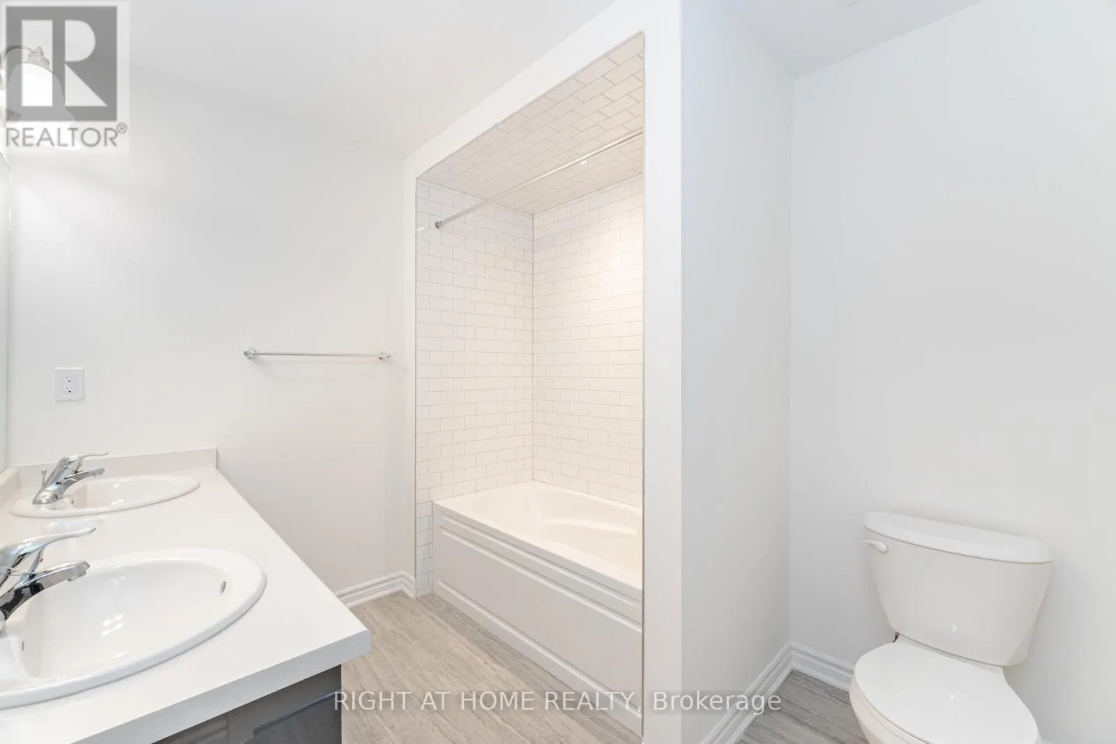 13 - 305 GARNER ROAD W