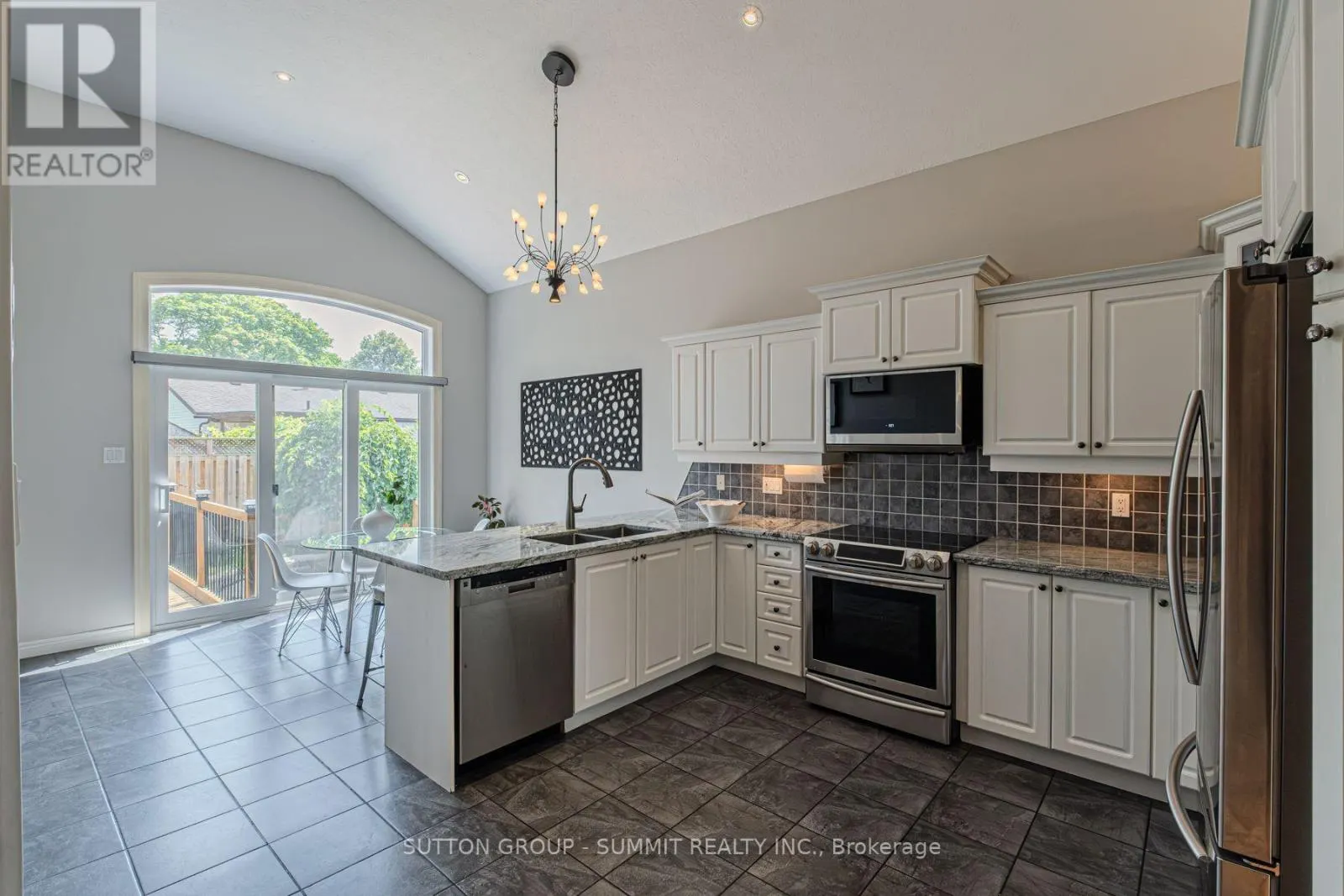 5 MACDONALD CRESCENT