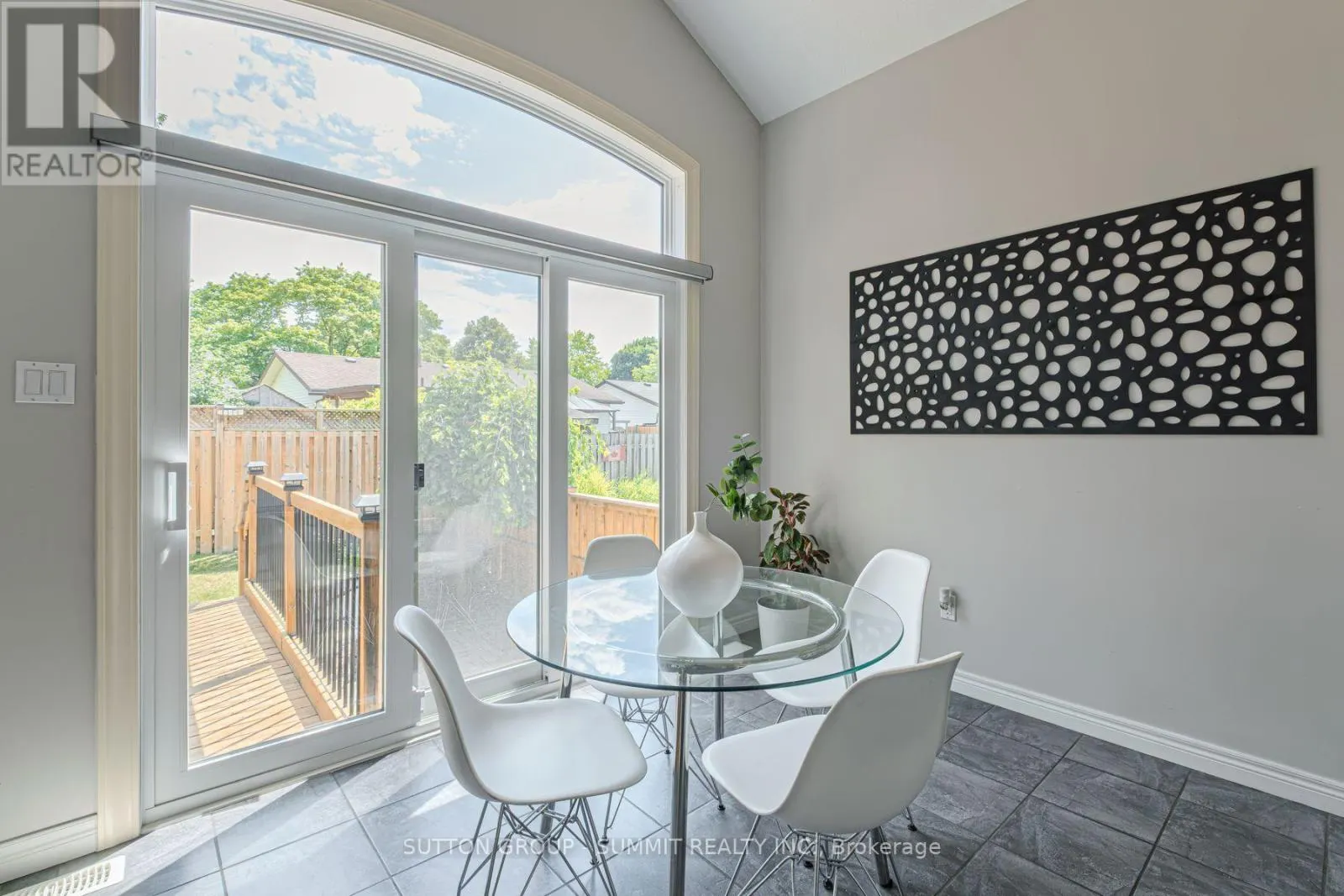 5 MACDONALD CRESCENT