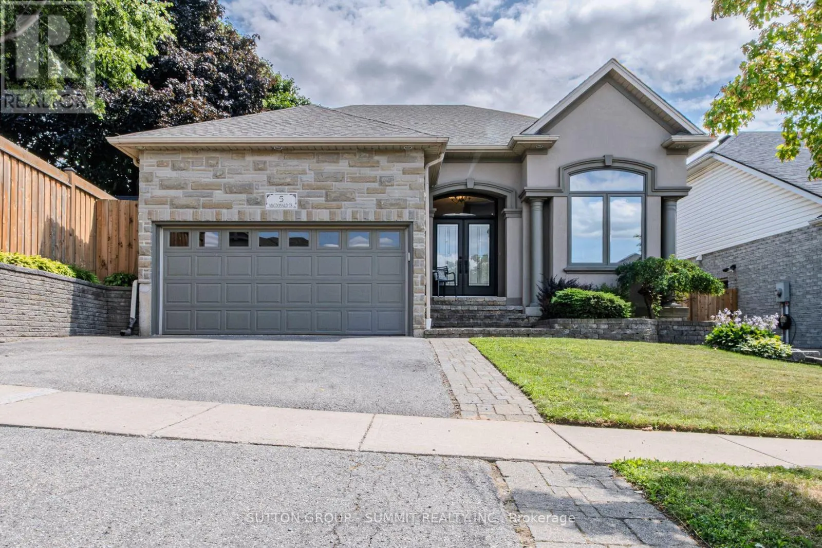 5 MACDONALD CRESCENT
