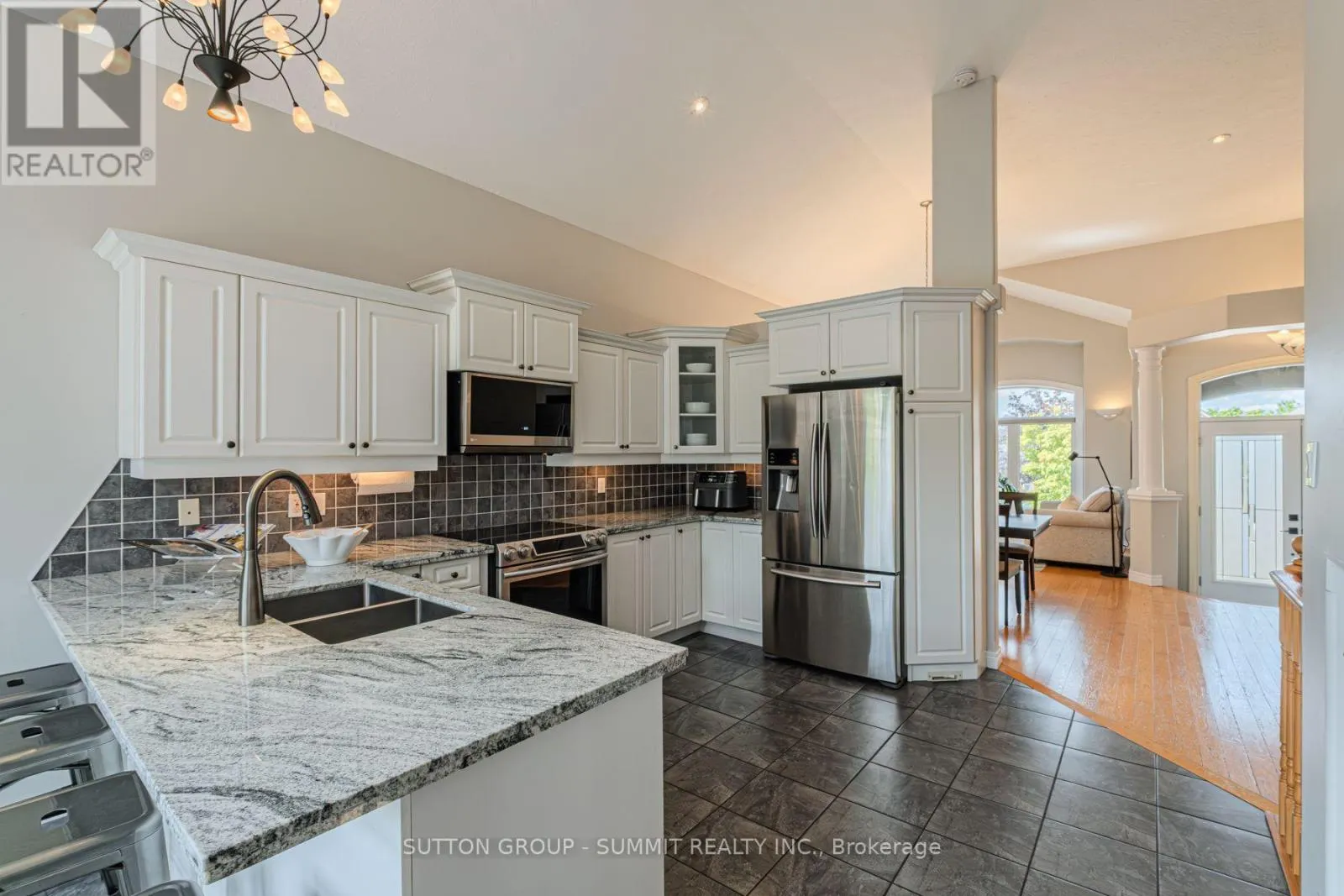 5 MACDONALD CRESCENT
