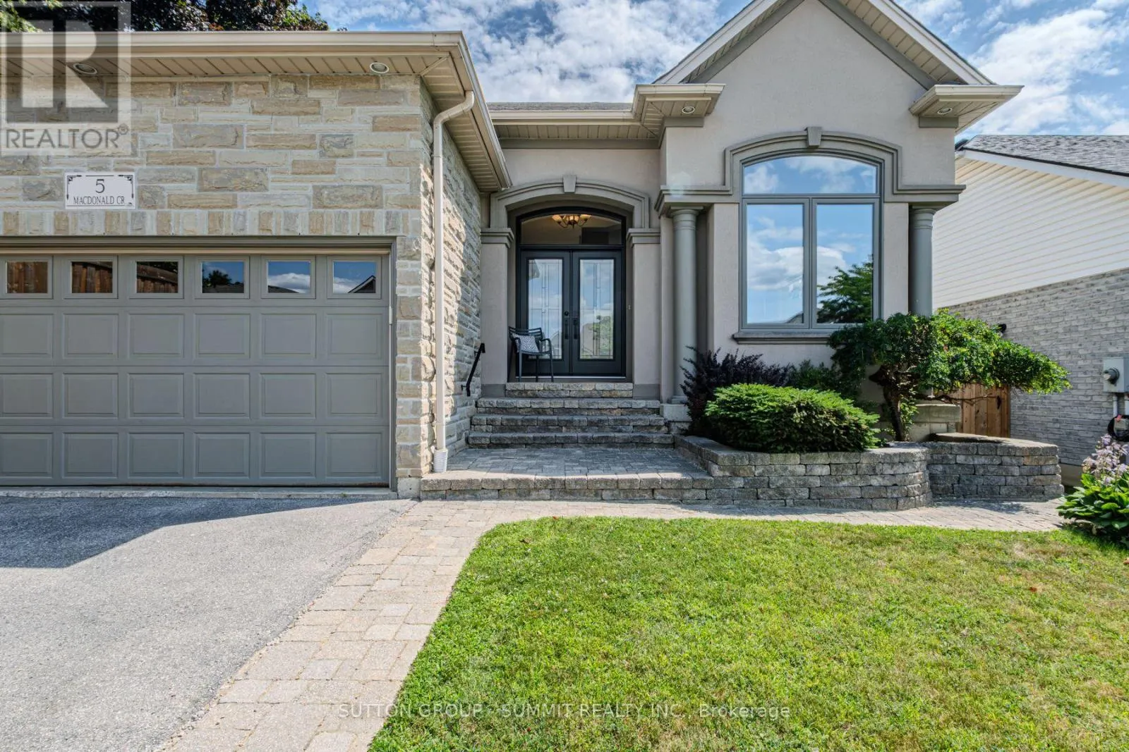 5 MACDONALD CRESCENT