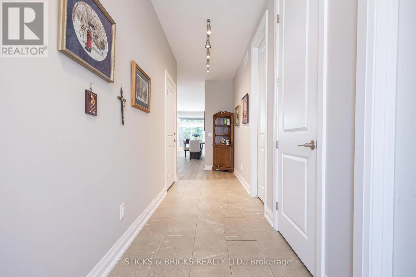 49 - 8974 WILLOUGHBY DRIVE, #49