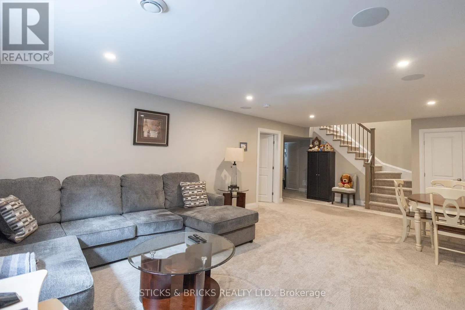 49 - 8974 WILLOUGHBY DRIVE, #49