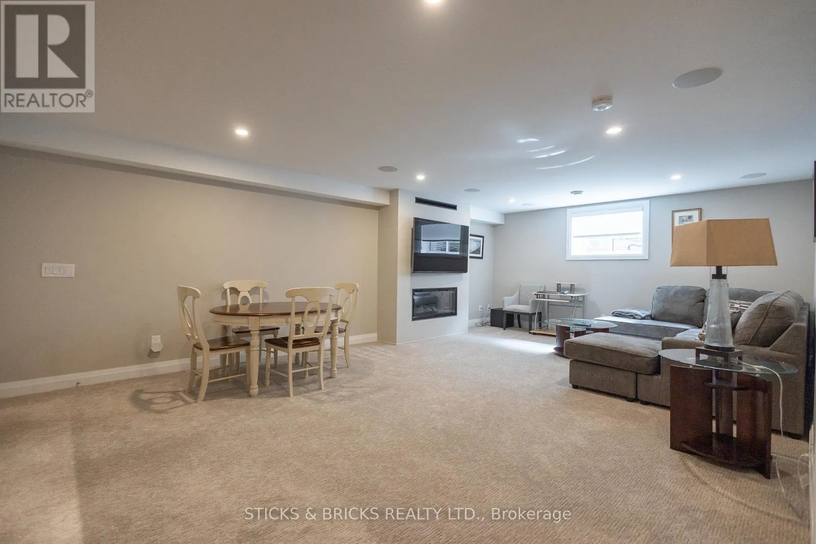 49 - 8974 WILLOUGHBY DRIVE, #49