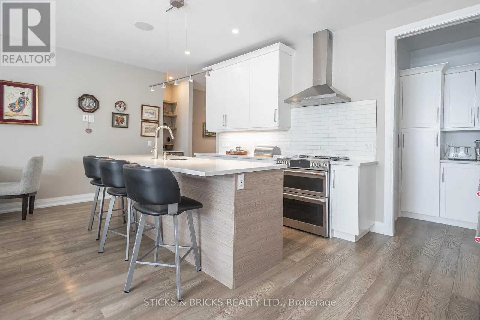 49 - 8974 WILLOUGHBY DRIVE, #49