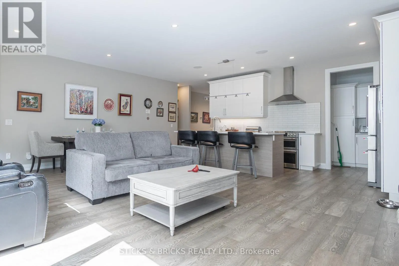 49 - 8974 WILLOUGHBY DRIVE, #49