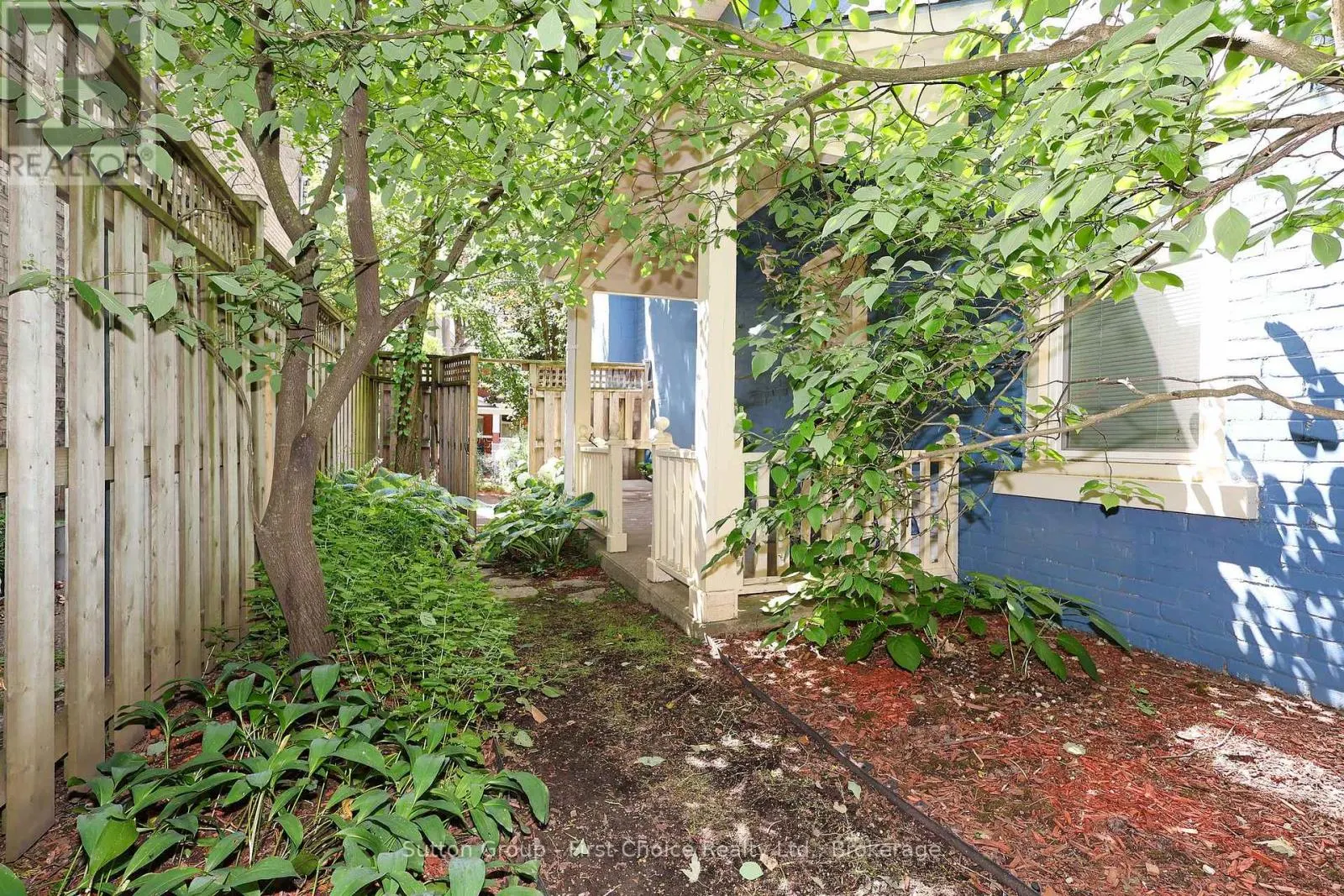 176 COBOURG STREET N