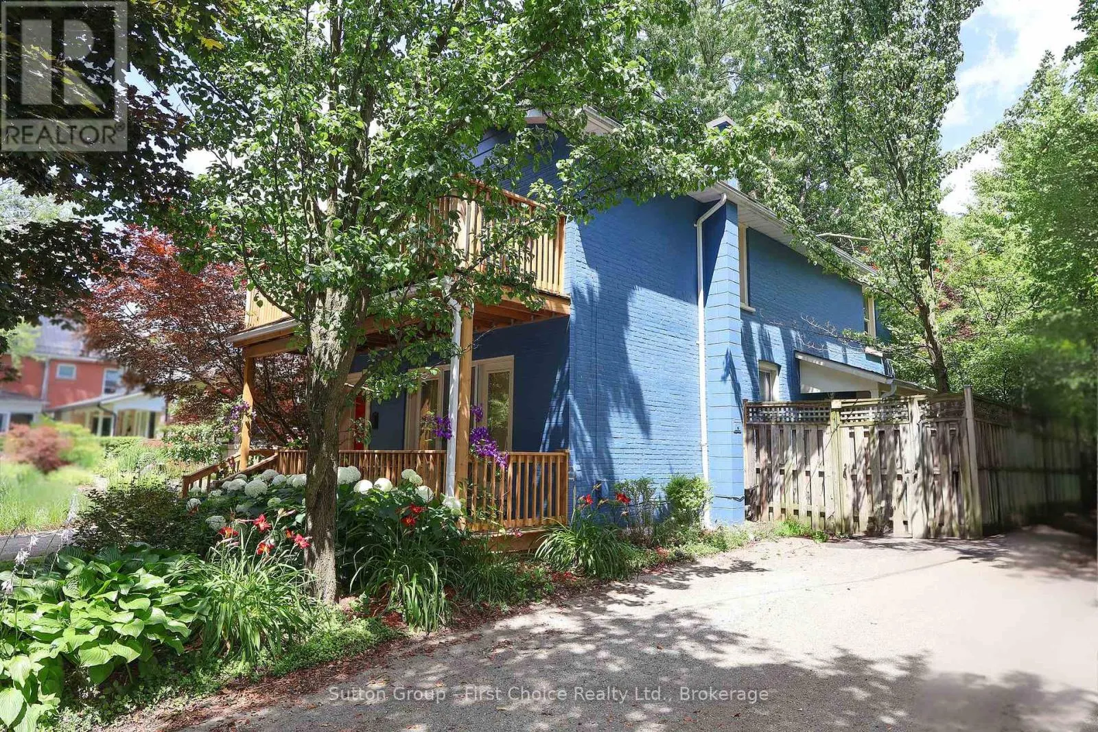 176 COBOURG STREET N