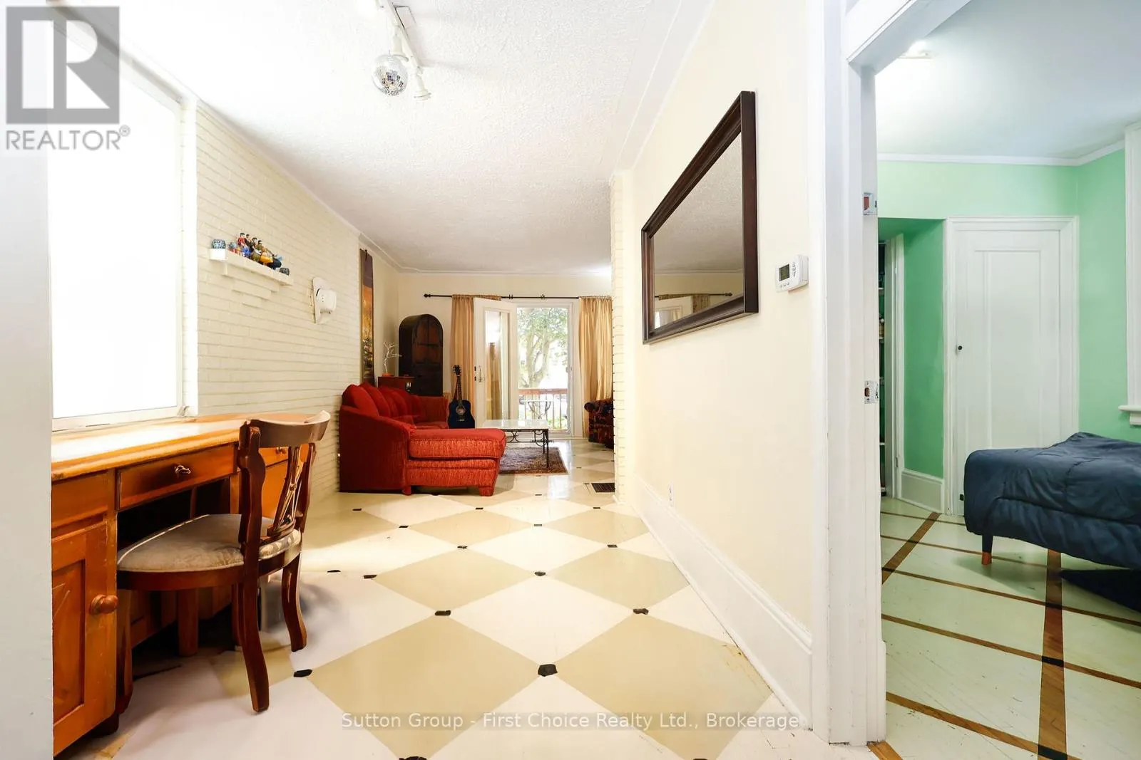 176 COBOURG STREET N