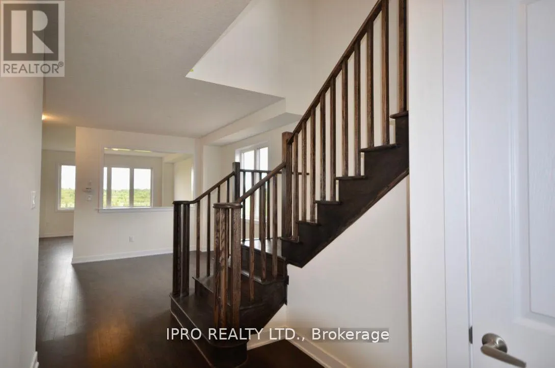 166 AVIRON CRESCENT