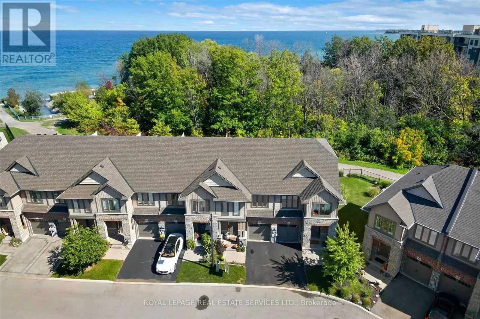 59 SOUTHSHORE CRESCENT