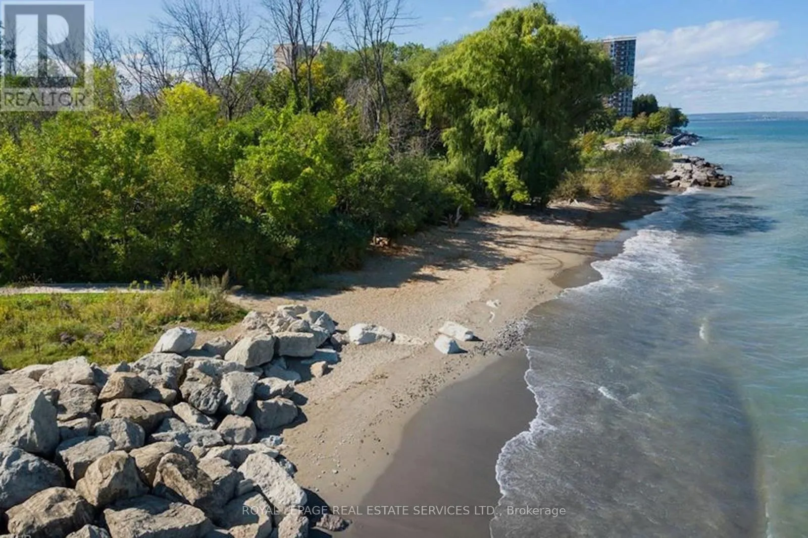 59 SOUTHSHORE CRESCENT