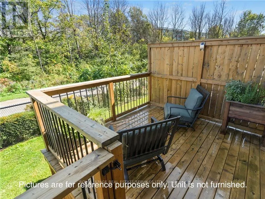 59 SOUTHSHORE CRESCENT
