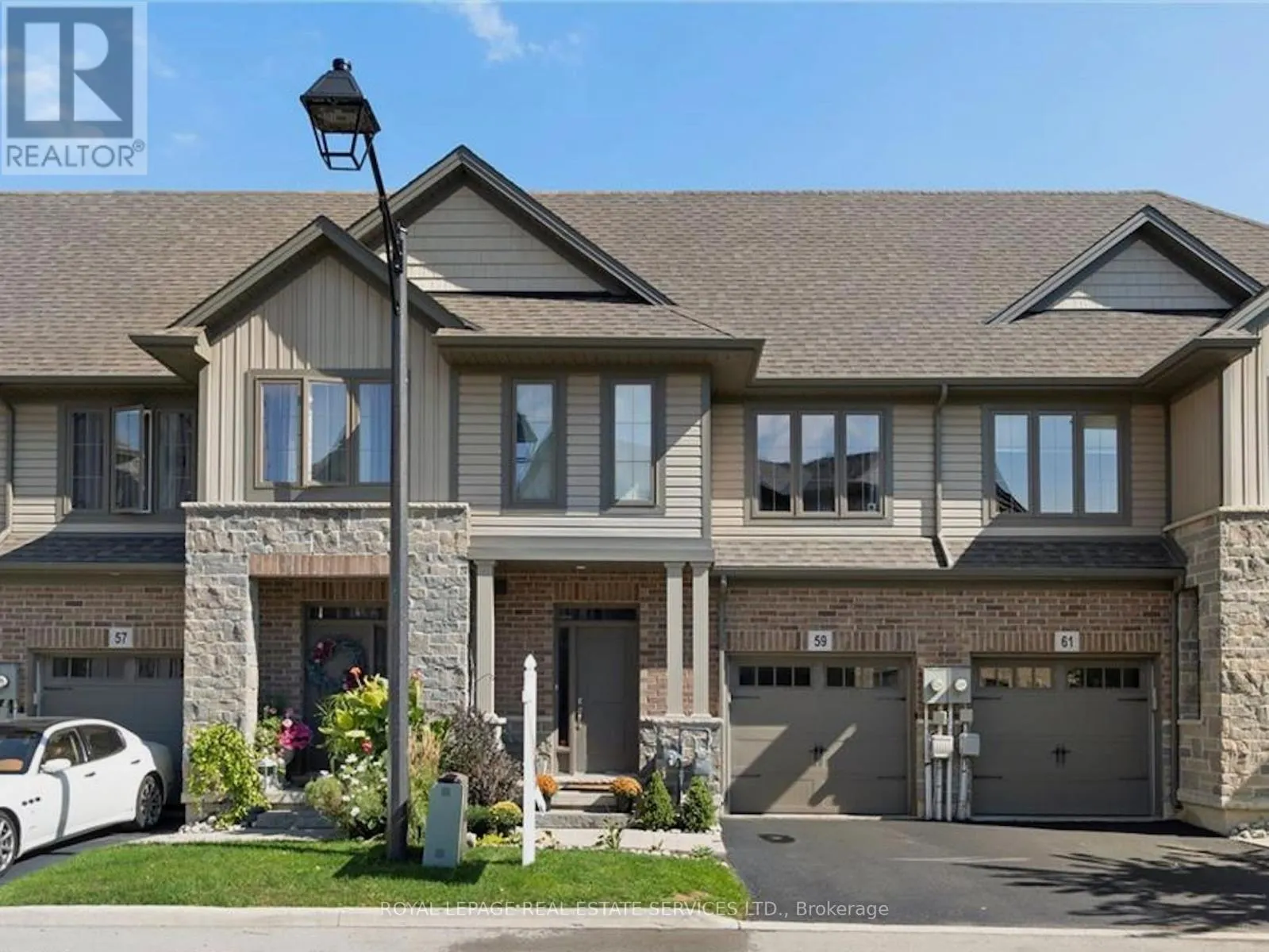 59 SOUTHSHORE CRESCENT