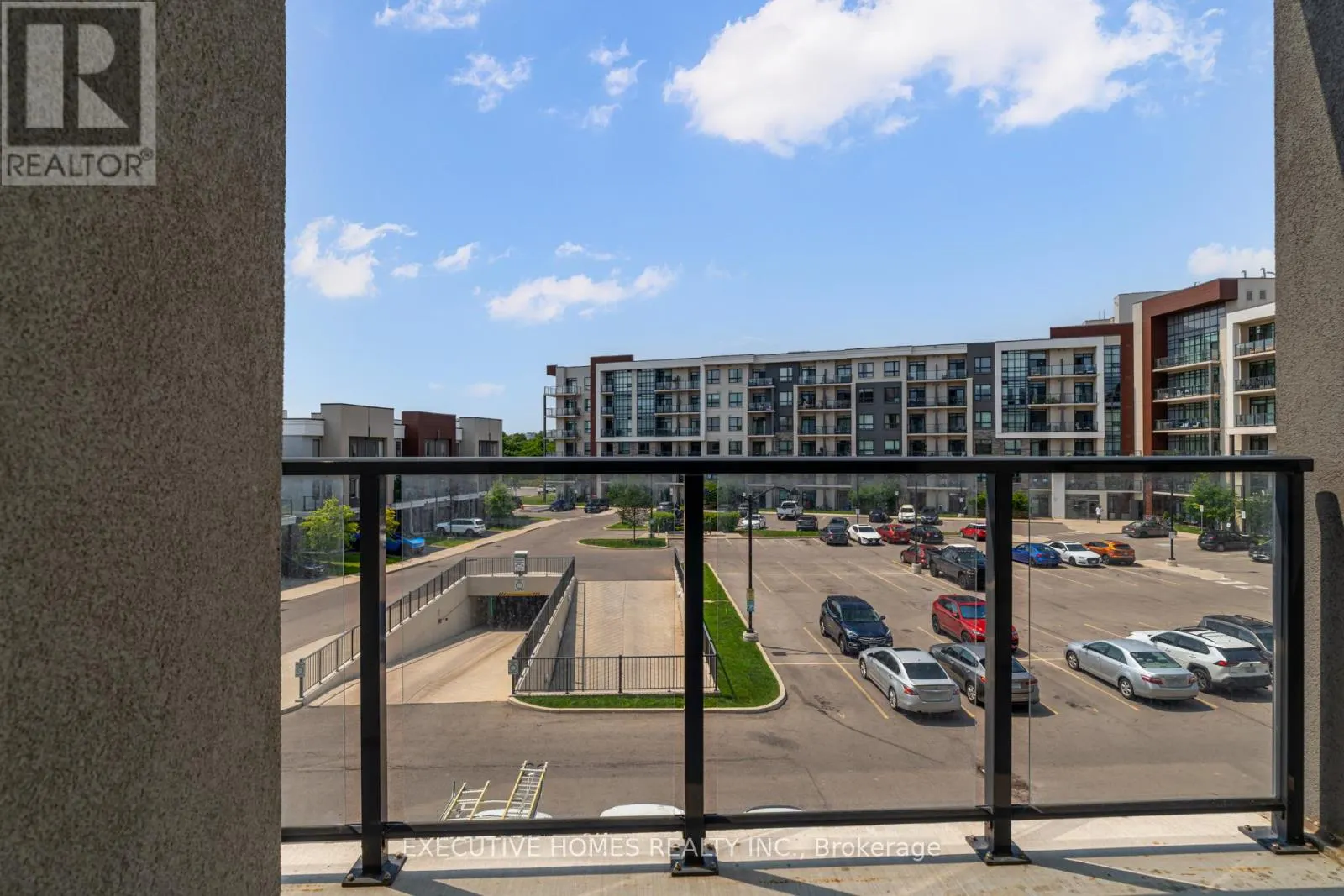 327 - 101 SHOREVIEW PLACE