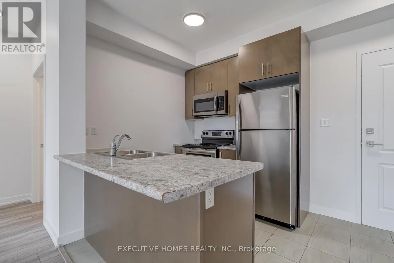 327 - 101 SHOREVIEW PLACE