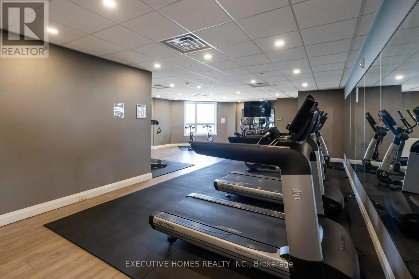 327 - 101 SHOREVIEW PLACE