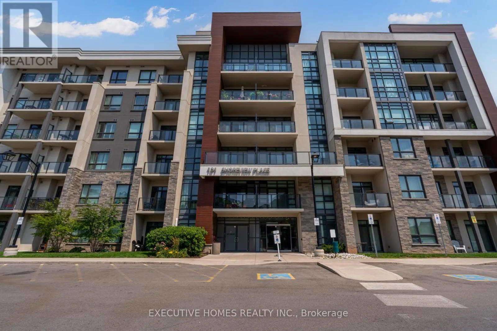 327 - 101 SHOREVIEW PLACE