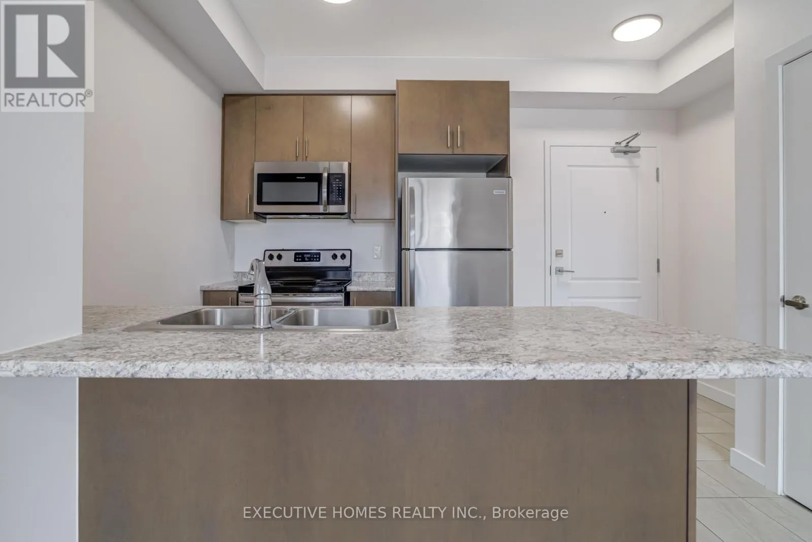 327 - 101 SHOREVIEW PLACE