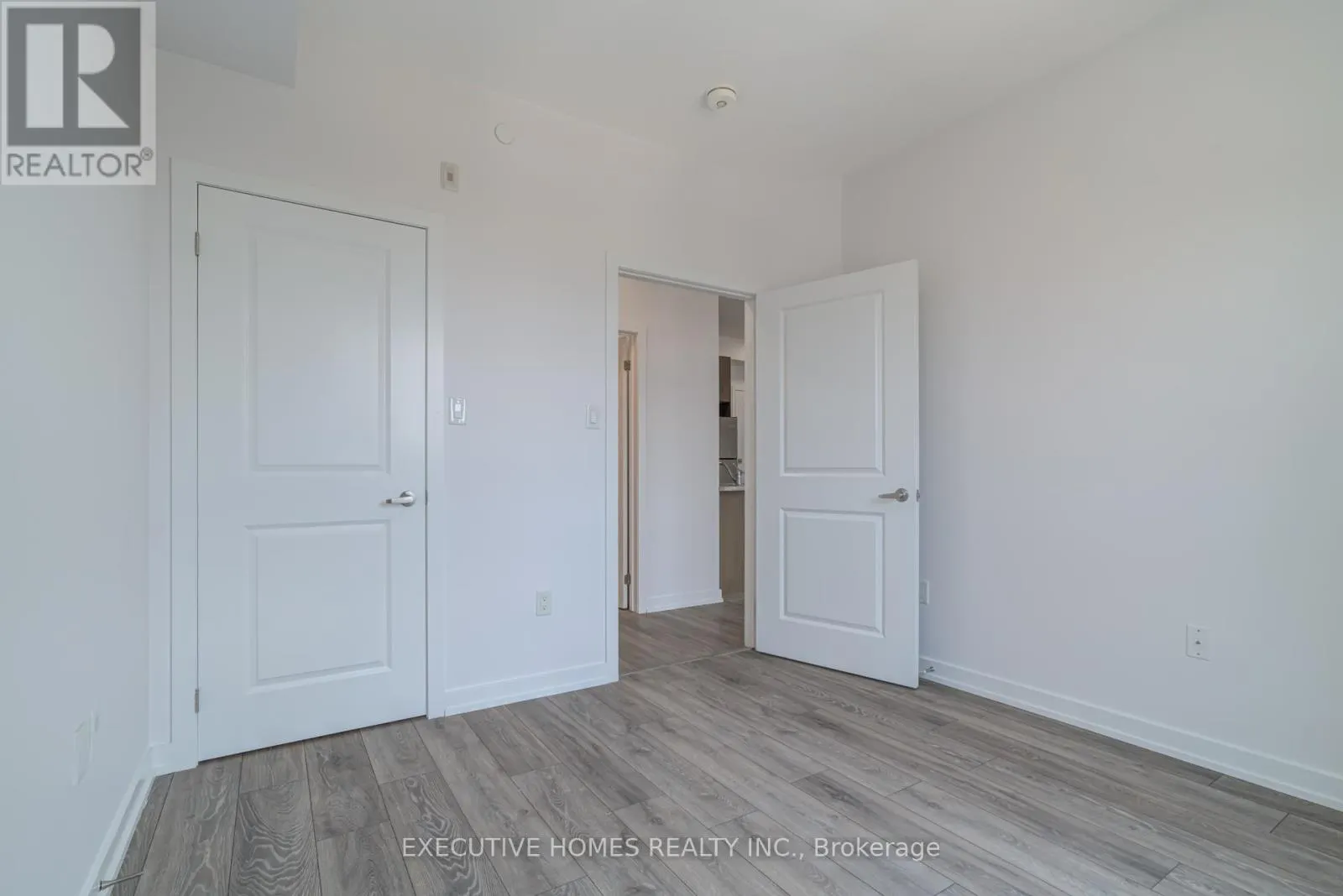 327 - 101 SHOREVIEW PLACE