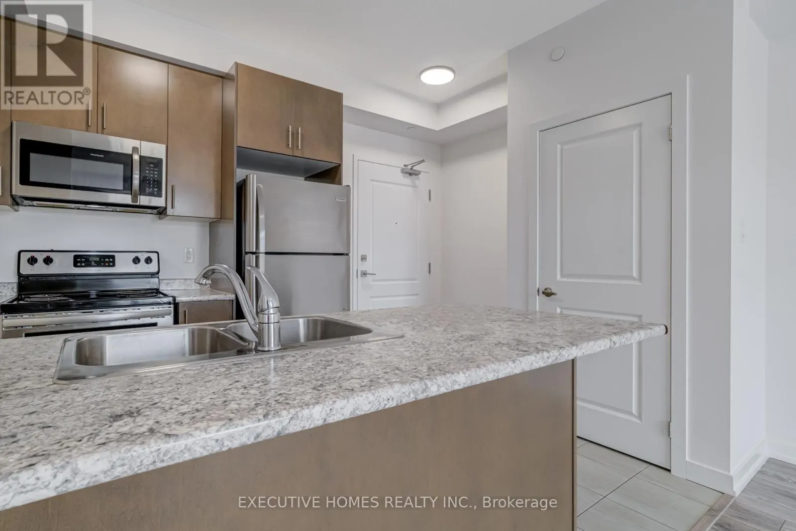 327 - 101 SHOREVIEW PLACE
