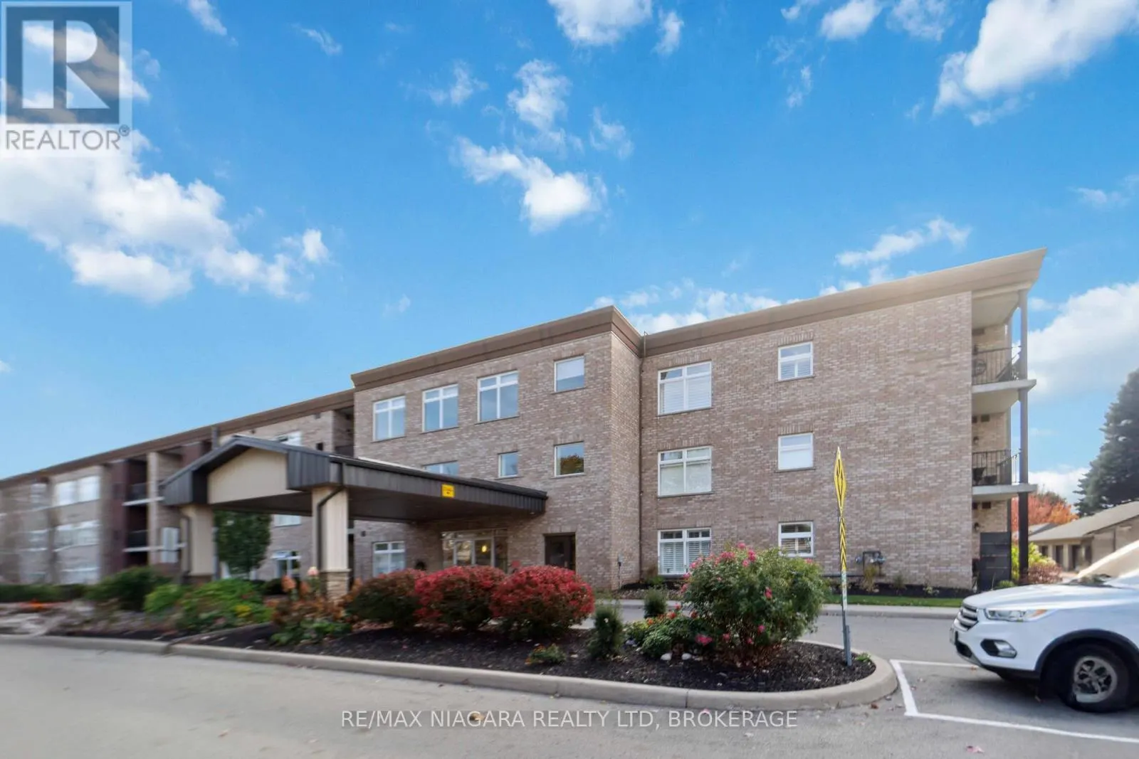 221 - 4644 PETTIT AVENUE, #221