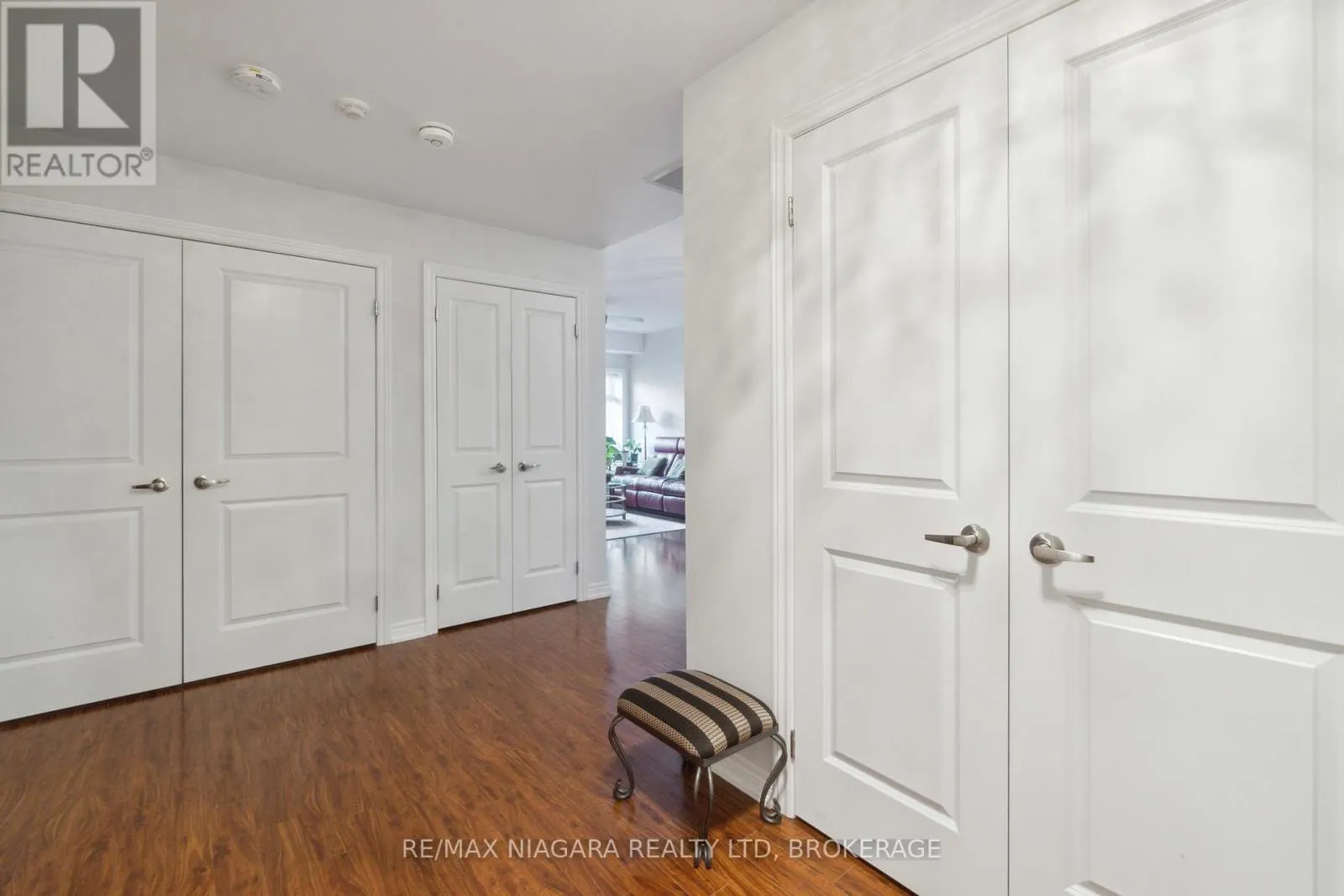 221 - 4644 PETTIT AVENUE, #221