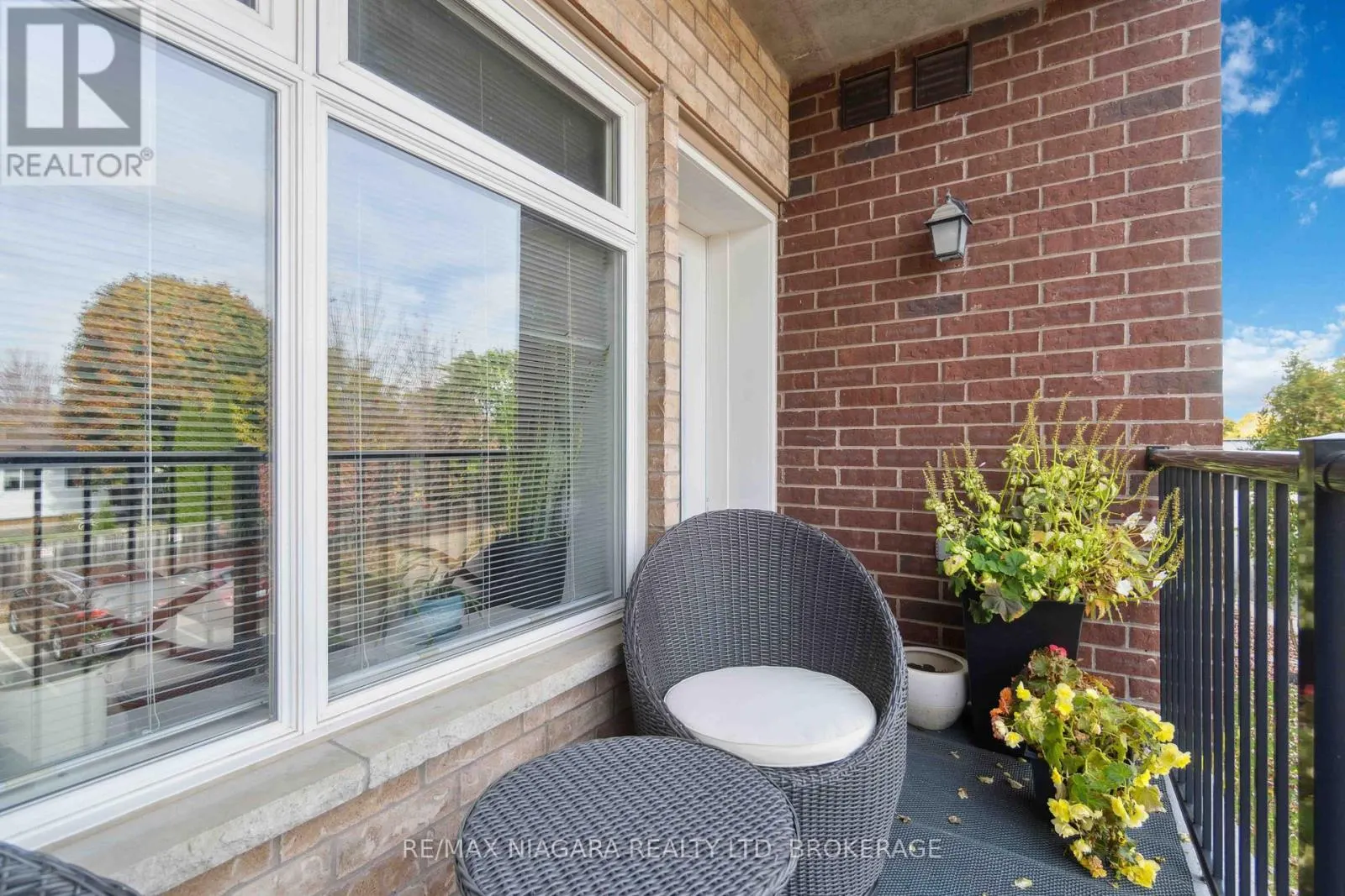 221 - 4644 PETTIT AVENUE, #221