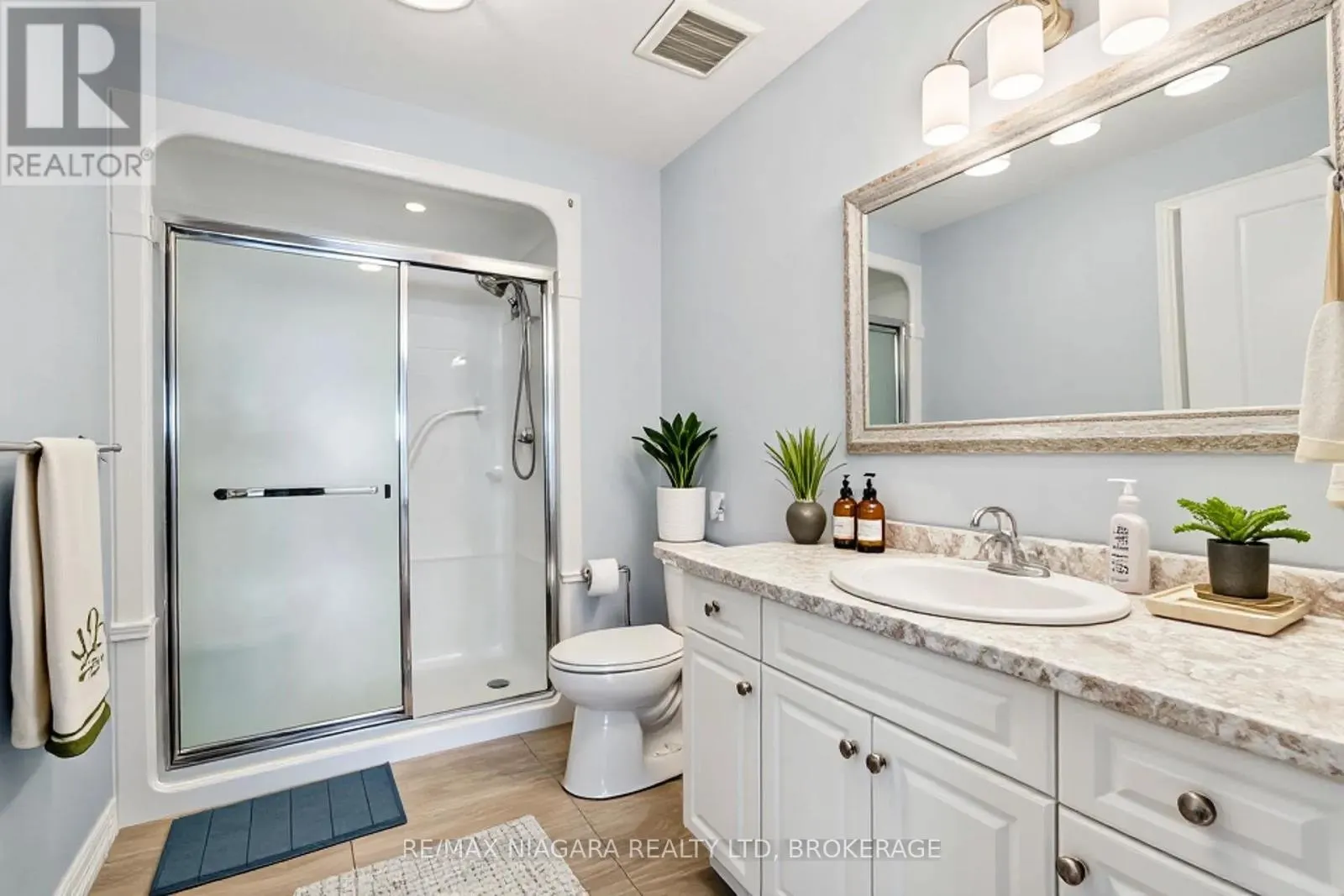 221 - 4644 PETTIT AVENUE, #221