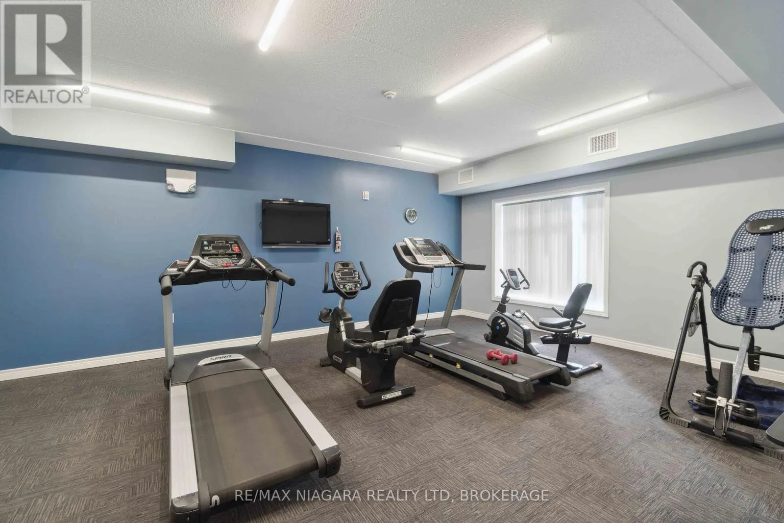 221 - 4644 PETTIT AVENUE, #221