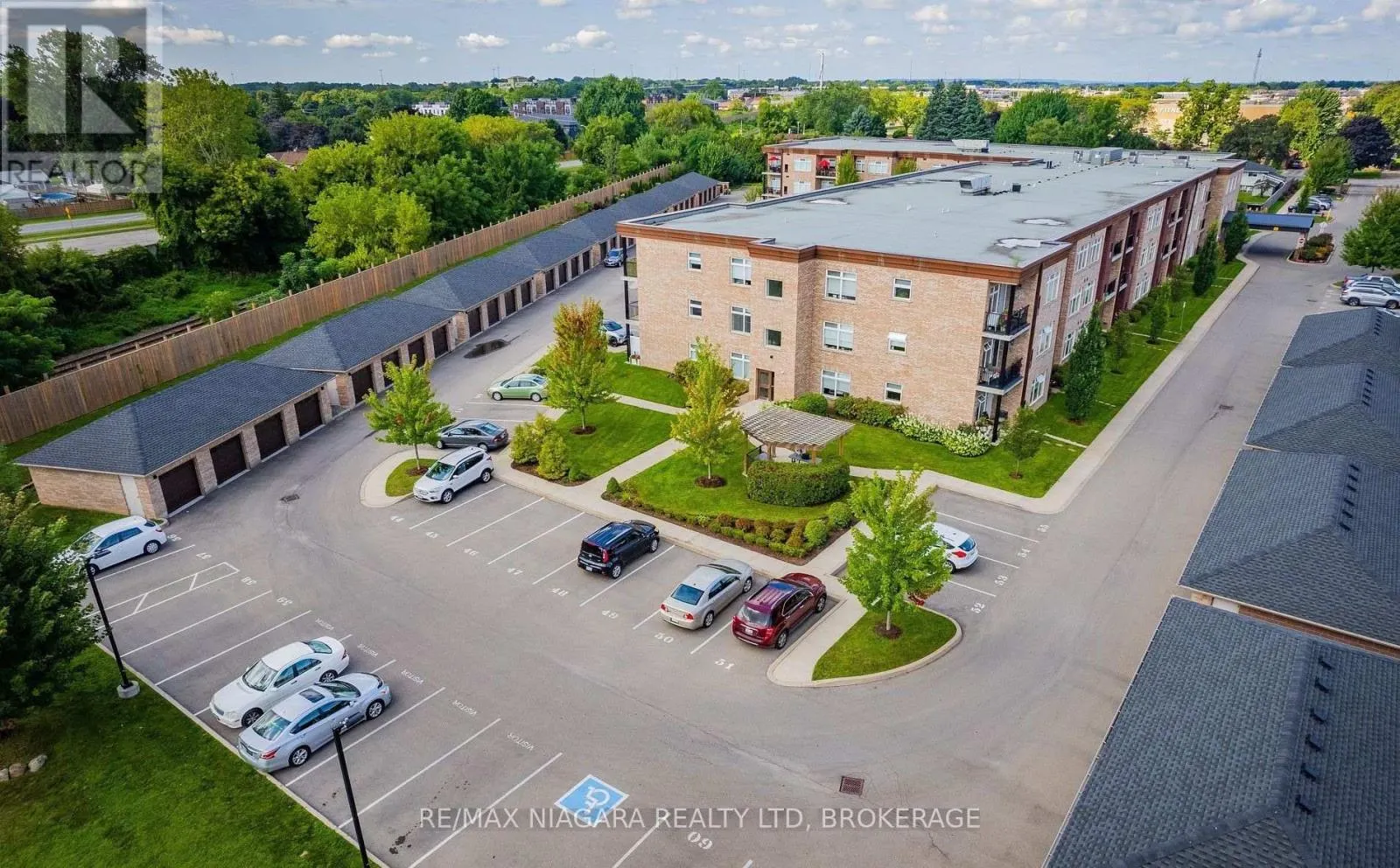 221 - 4644 PETTIT AVENUE, #221
