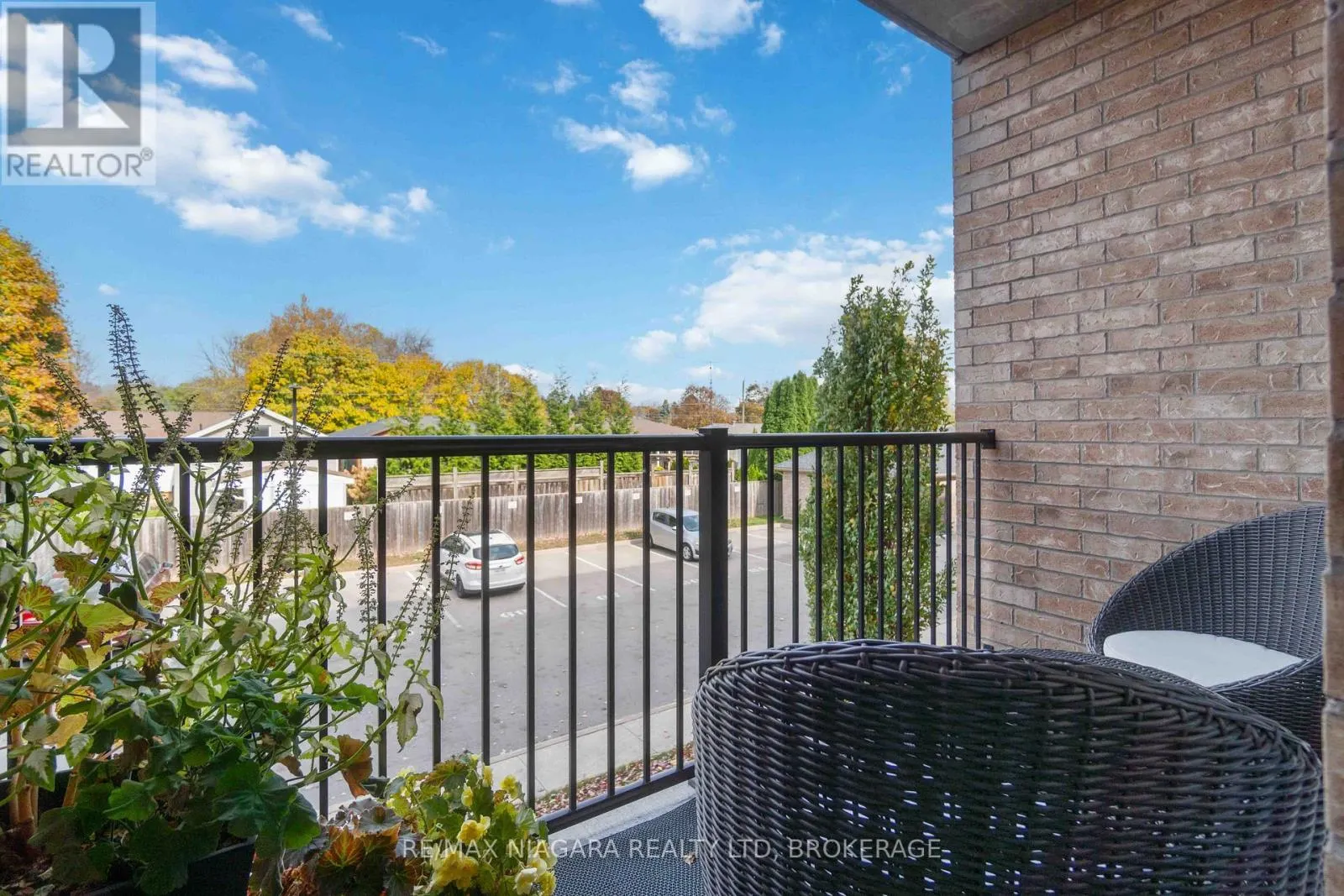 221 - 4644 PETTIT AVENUE, #221