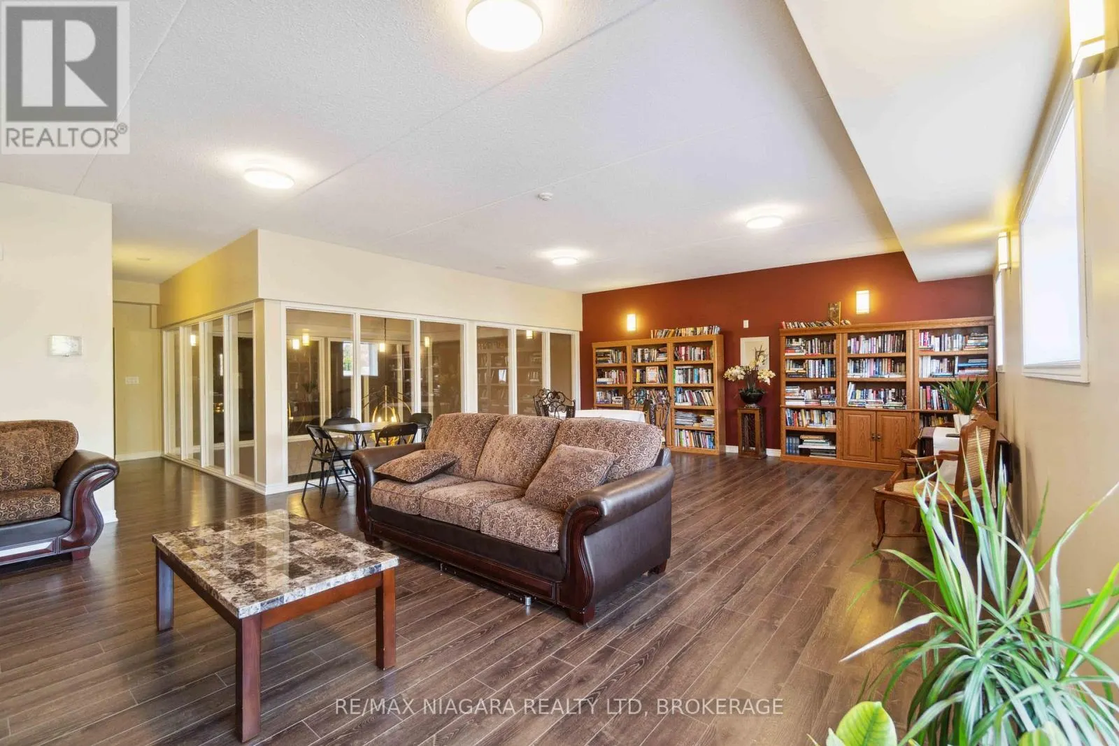 221 - 4644 PETTIT AVENUE, #221