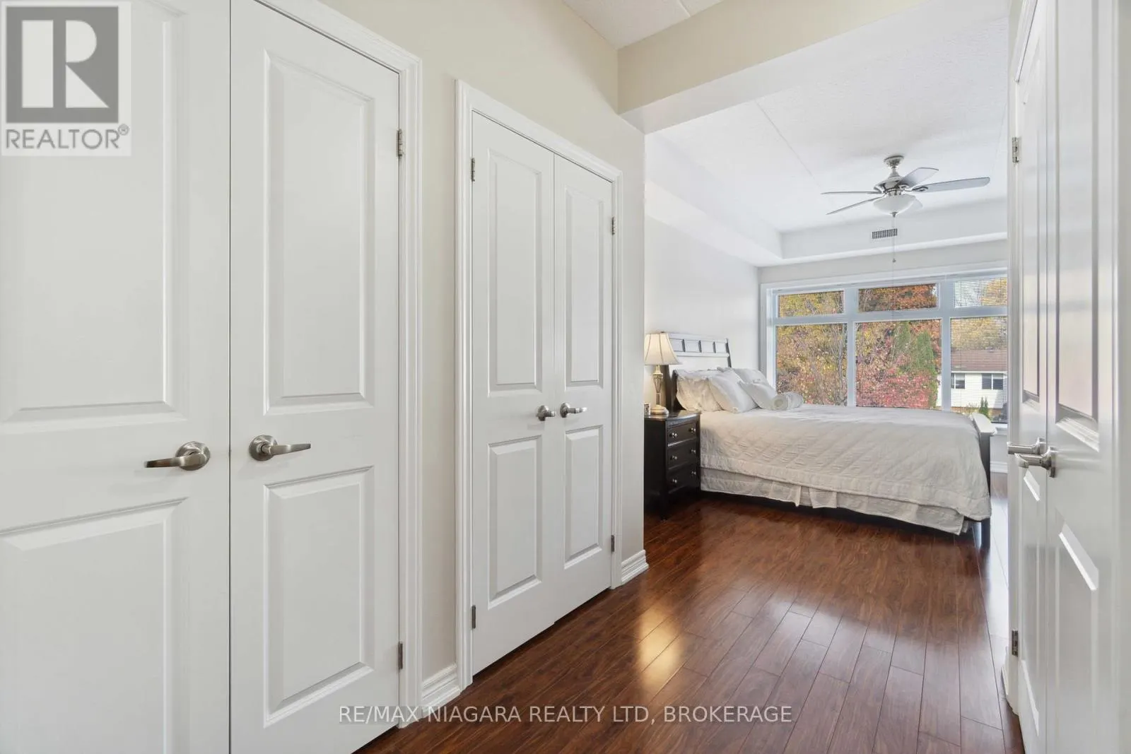 221 - 4644 PETTIT AVENUE, #221